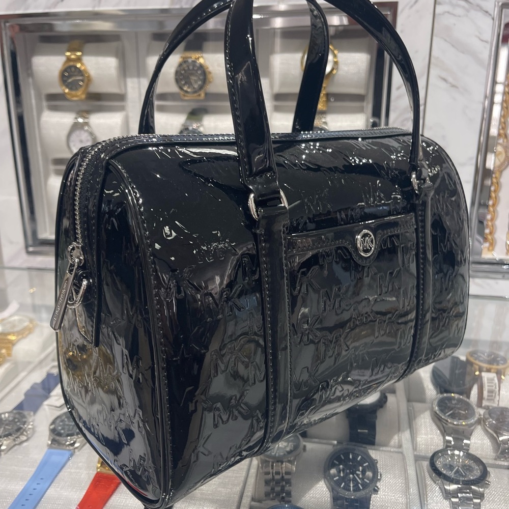 MICHAEL KORS Jet Set Medium Patent Logo Debossed Duffel Crossbody Bag
Black
NWT - Picture 15 of 16